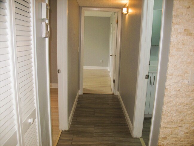 Building Photo - 1263 SW 46th Ave