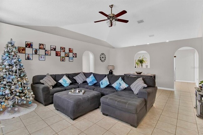 Building Photo - 905 Gascony Ct
