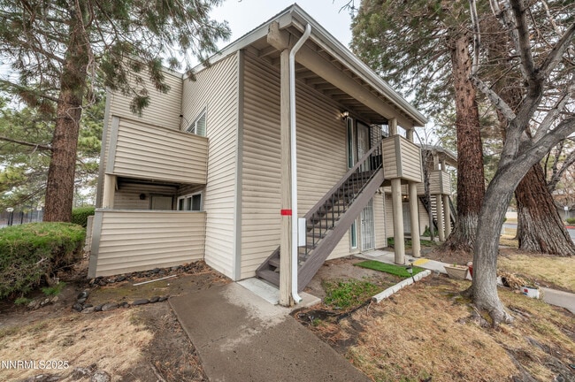 Building Photo - 2101 Roundhouse Rd