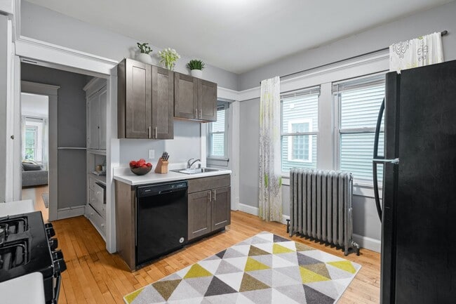 Building Photo - Murray Lower Flat