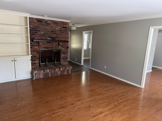 Building Photo - 3 Bedroom Ranch - Upper Arlington, OH