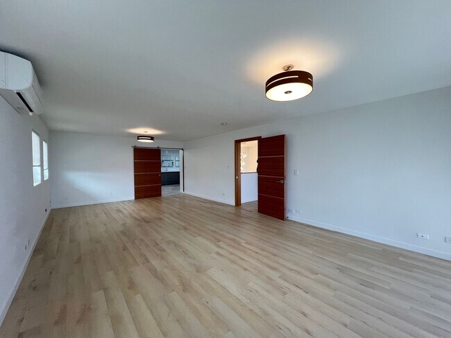 Building Photo - Waialae Iki | Nearly 5,000 Sq. Ft. with Breathtaking Ocean Views