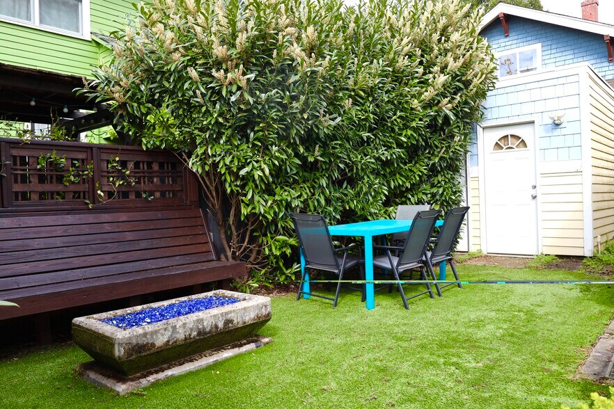 Building Photo - 712 SE 42nd Ave