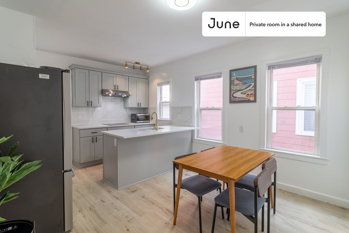 Building Photo - Room in Shared 4 bed/1 bath home in JFK/UMass