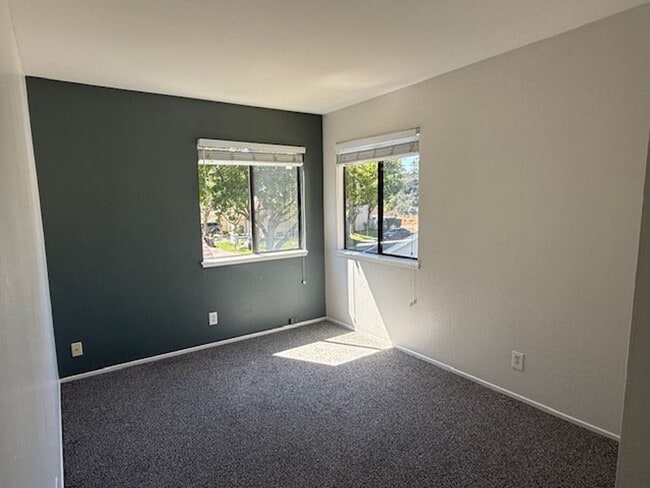 Building Photo - 3-Bedroom Hilltop Village Home w/ Bonus Am...