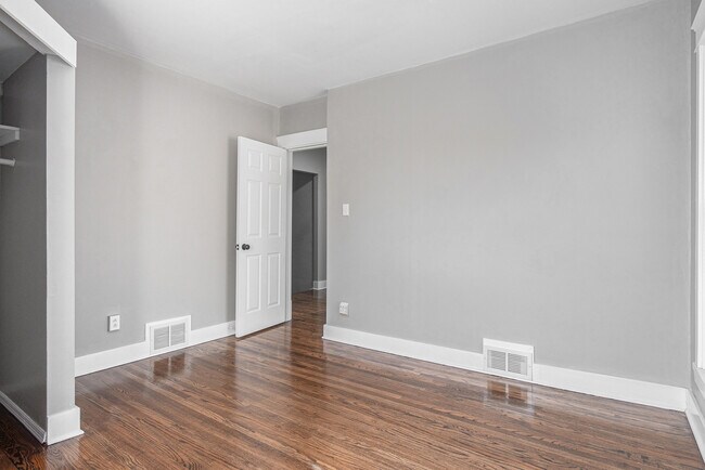 Building Photo - 3419 Dewey Ave