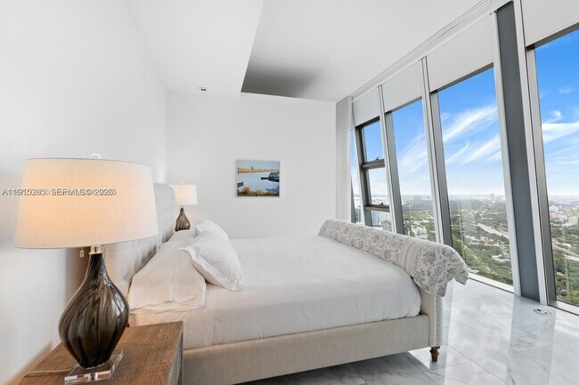 Building Photo - 1451 Brickell Ave