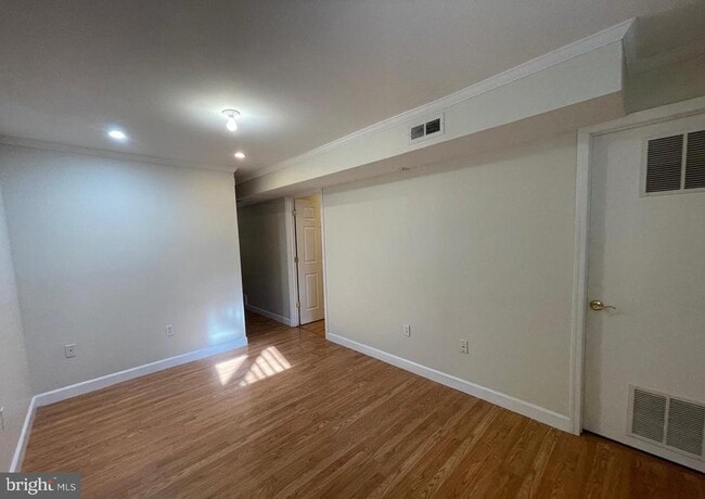 Building Photo - 127 Tulip Ln