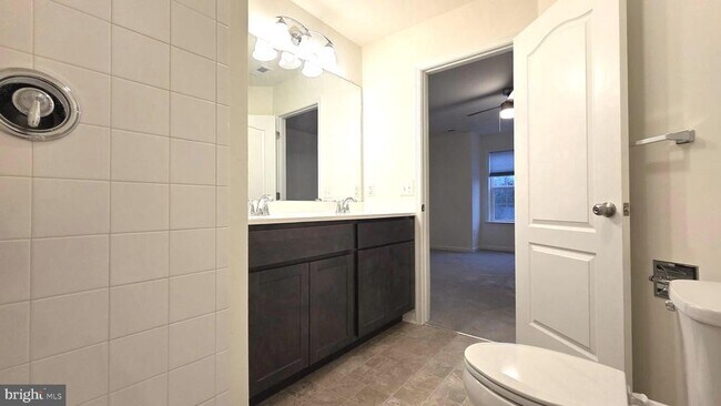 Building Photo - 115 Lexington Pl