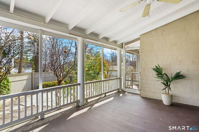 Building Photo - 410 Wilton Rd W