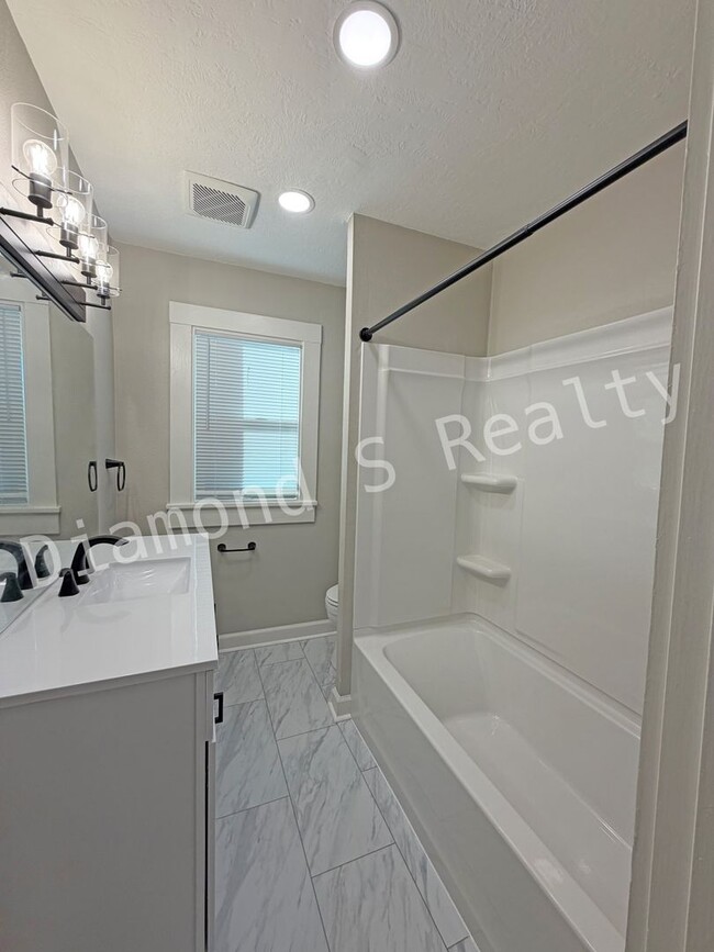 Building Photo - Adorable 1 Bedroom Home Available Now!