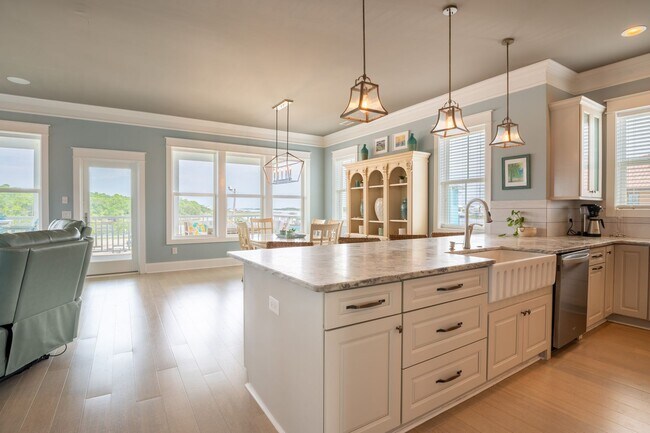Building Photo - FURNISHED MONTHLY BEACH HOME  WITH UNOBSTR...