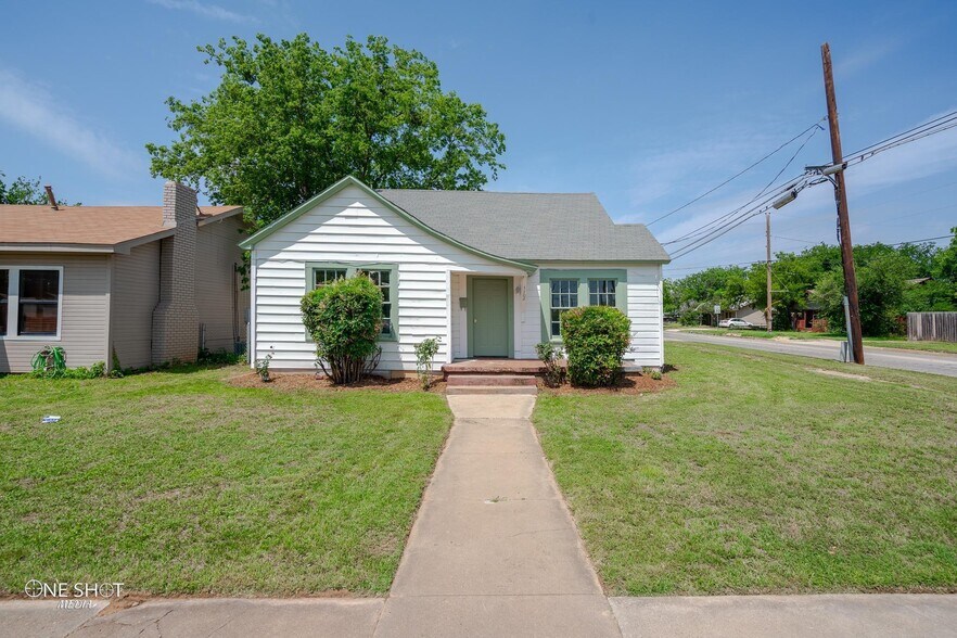 Primary Photo - 1102 Poplar St