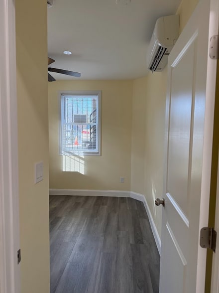 Building Photo - 1820 C St NE