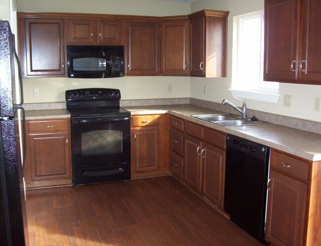 Building Photo - Beautiful 3 bedroom house in Battlefield!