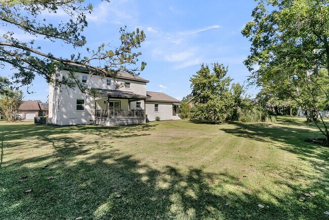 Building Photo - 828 Longbranch Dr