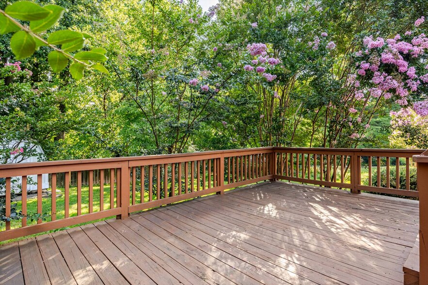 Building Photo - 7527 Fairwood Ln