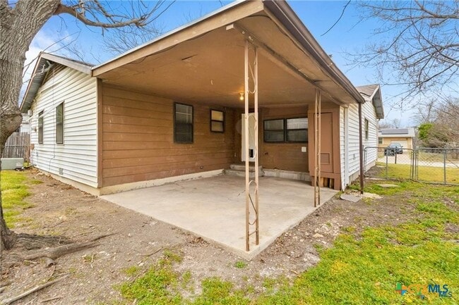 Building Photo - 1006 San Antonio St