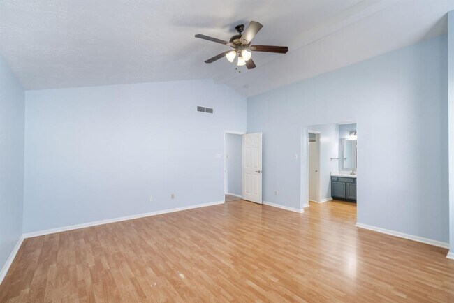 Building Photo - 4330 Heathfield Dr