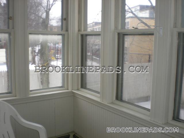 Building Photo - 38 Babcock St