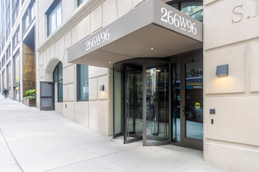 Building Photo - 266 W 96th St
