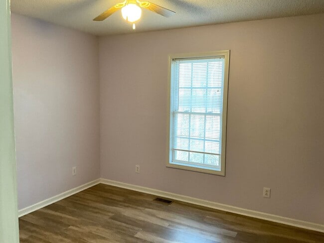 Building Photo - 2 Bedroom, 2 Baths Duplex Apartment for Rent with Unfinished Basement