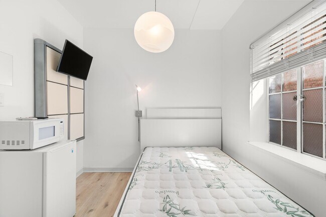 Interior Photo - 335 Pacific Avenue