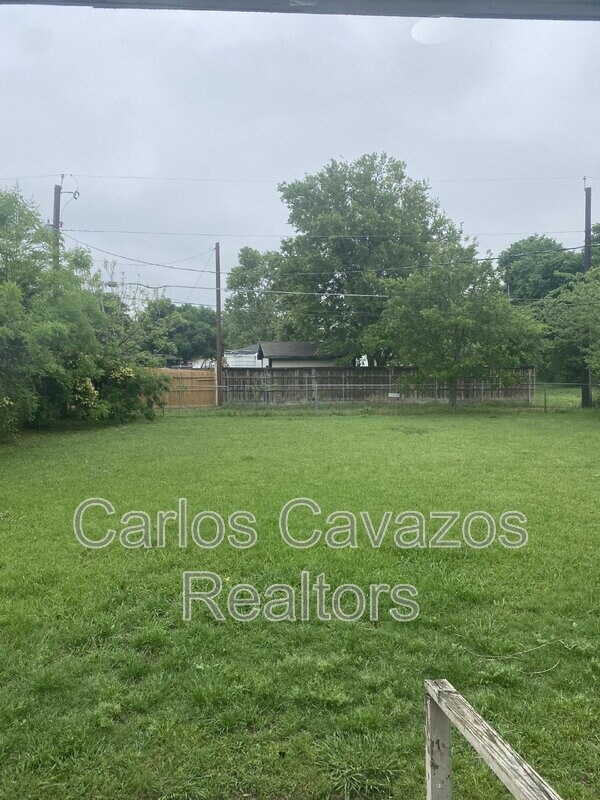 Building Photo - 1617 Meadowbrook Dr