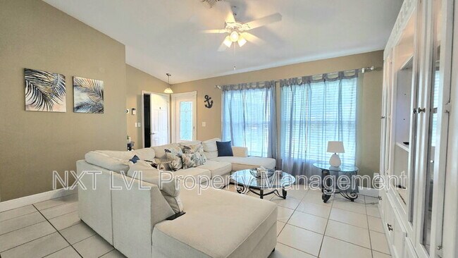 Building Photo - 4123 SW 21st Pl