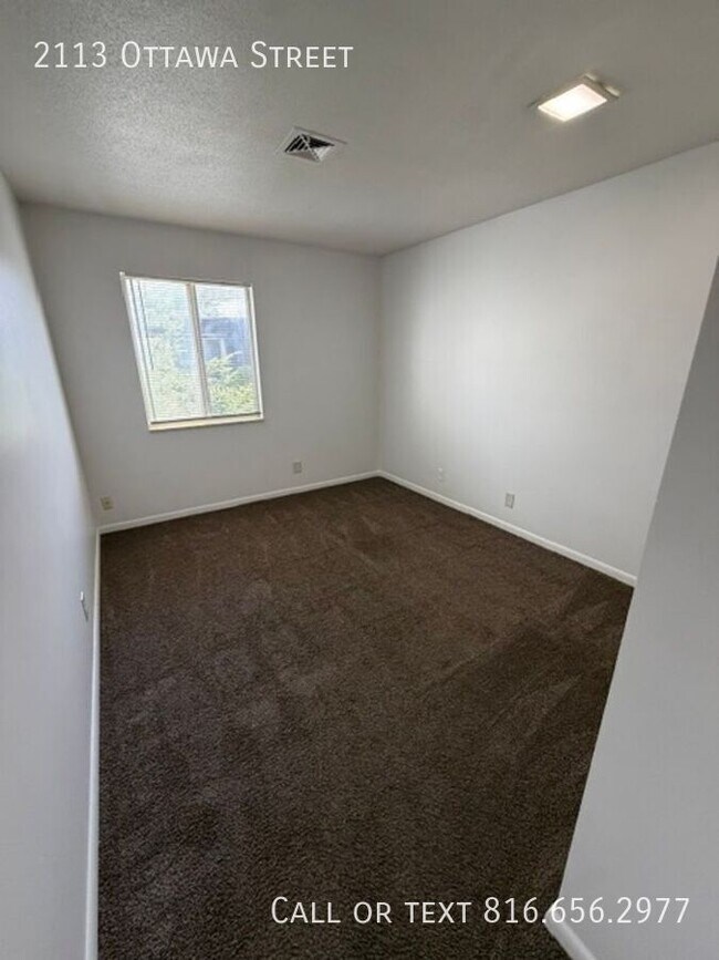 Building Photo - 2113 Ottawa St