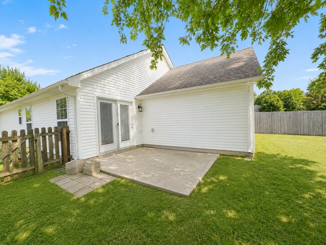 Building Photo - Modern Ranch Living in Desirable Cooper Farms!