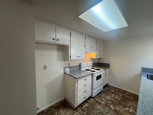 Building Photo - Floyd Ave - Duplex