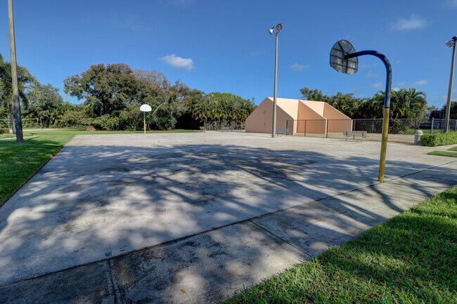 Building Photo - 1402 14th Way