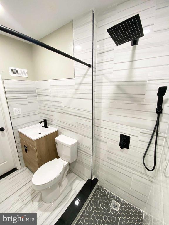 Building Photo - 1426 W Rockland St