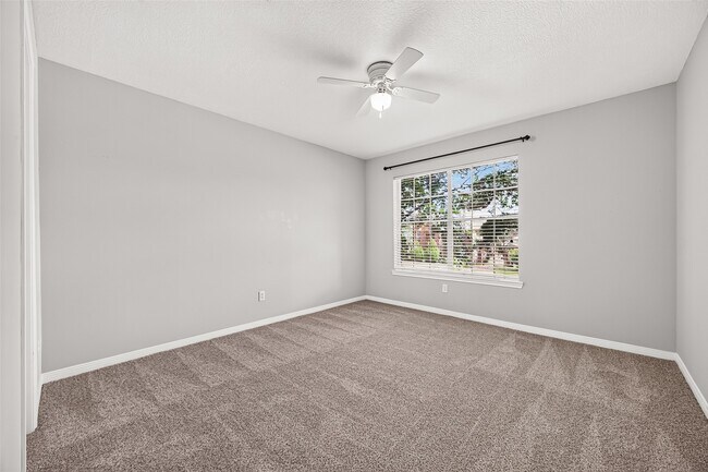 Building Photo - 2106 Avenida La Quinta St