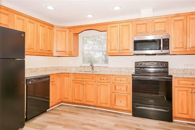 Building Photo - 38 Woodlake Dr