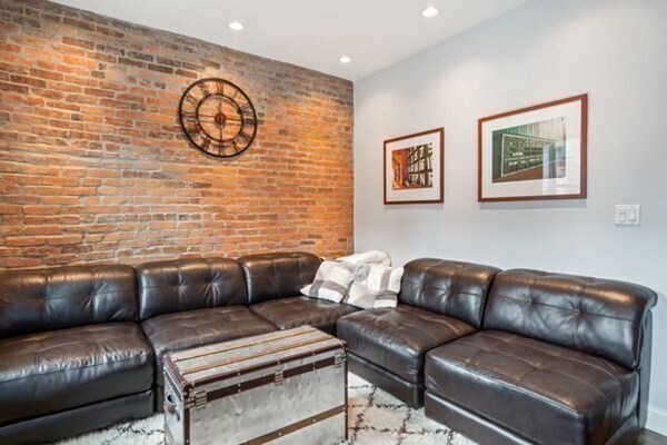 Building Photo - 115 Salem St