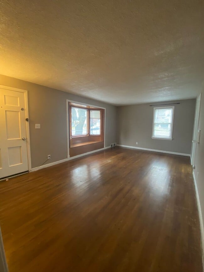 Building Photo - Audubon-Downriver Neighborhood 3+ bedroom, 1 bath corner lot with large, fenced yard