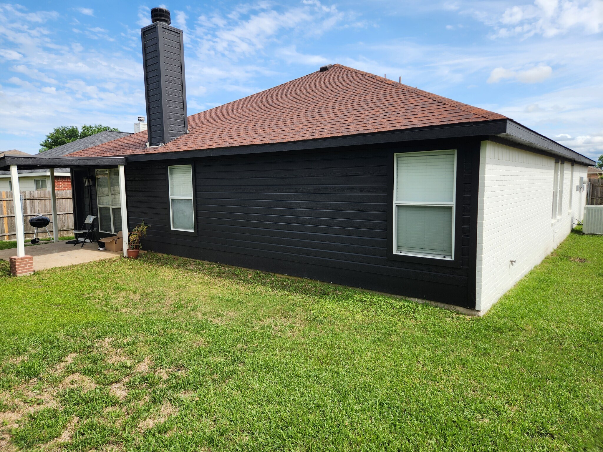 Building Photo - 720 Mackenzie Dr