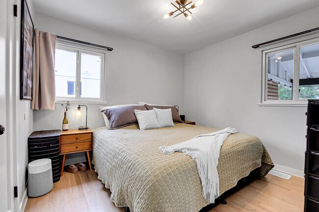 Building Photo - Modern and cozy 3 bedroom, 2 bath home