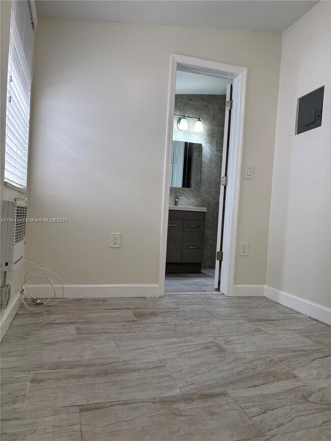 Building Photo - 7515 Dickens Ave