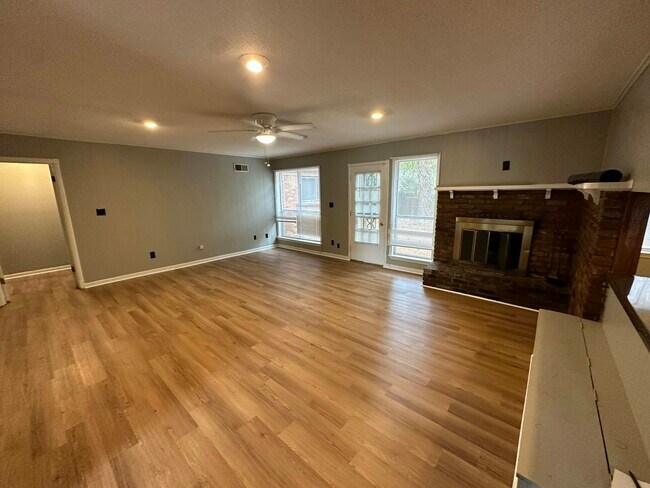 Building Photo - 3169 Flint Dr