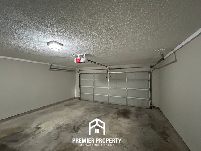 Building Photo - Newly Renovated 3-Bedroom Home for Rent in Memphis, TN - 2-Story Home with Garage & Fenced Yard