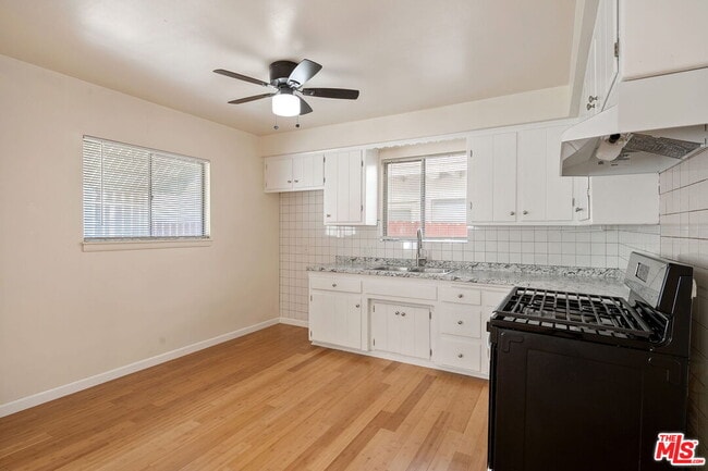 Building Photo - 414 E Dryden St