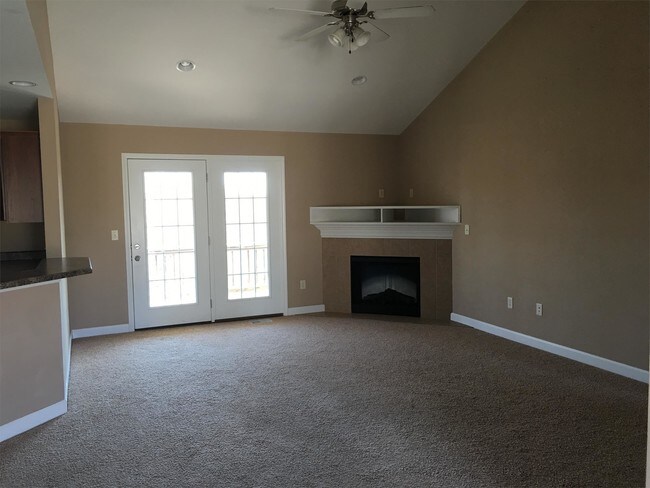 Building Photo - 123 Mesa Dr
