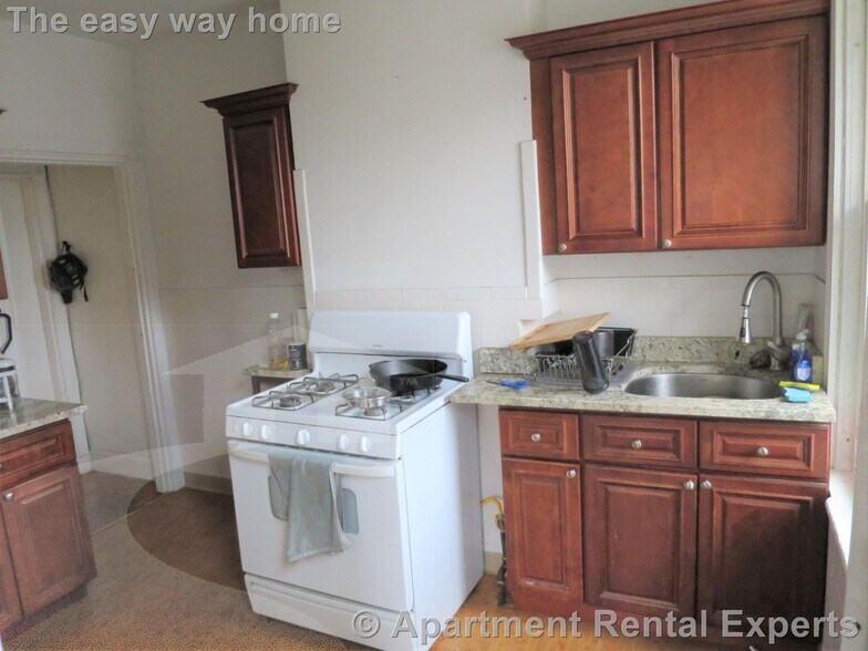 Primary Photo - 17a Putnam Ave