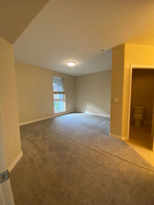 Building Photo - Luxury Condo 2 BED 2 BA at Dublin Elan - W...