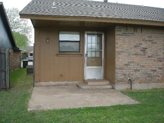 Building Photo - 716 Swan Lake Rd