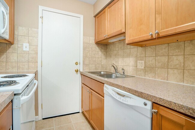 Building Photo - Almont Terrace Apartments