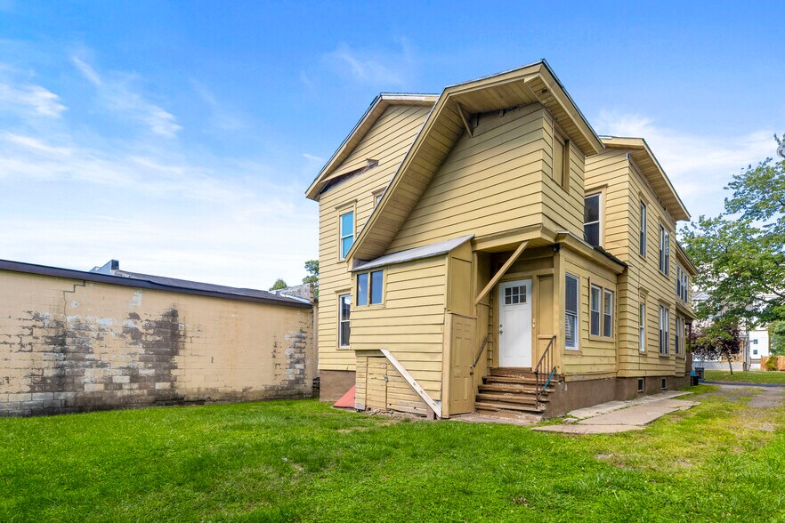Building Photo - 707 W Dominick St
